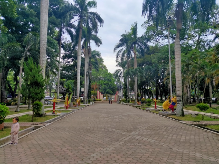 Taman A.Yani an wonderful park in Medan. Lots of trees and clean roads are in the park.