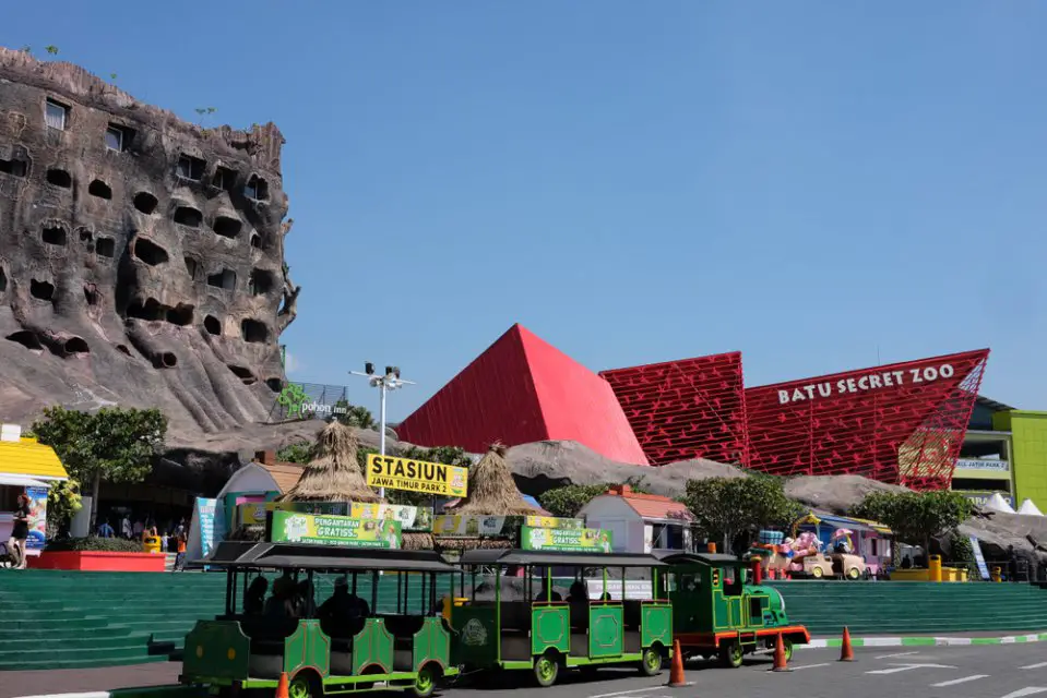 Jatim Park 2 Review - Family Tour in Malang With Various Rides