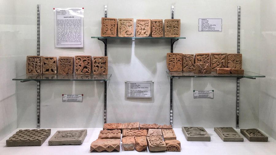 Artifacts inside Bagerhat Museum/বাগেরহাট জাদুঘর 