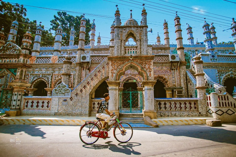Chini Mosque/চিনি মসজিদ is one of the most stunning mosques in Bangladesh located in Nilphamari. The mosque is just amazing to watch so many creative works on it.