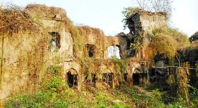 Jogdol Rajbari/জগদল রাজবাড়ি is almost ruined.