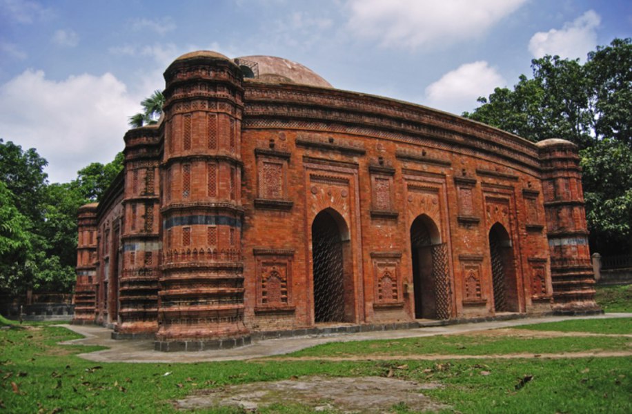 Khoniadighi Mosque/খনিয়া দীঘি মসজিদ is a great place to visit and take photos in Chapai Nawabganj.