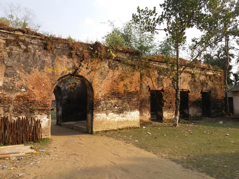 Naodanga Zamindar House/নাওডাঙ্গা জমিদার বাড়ি is a historical place in Kurigram.
