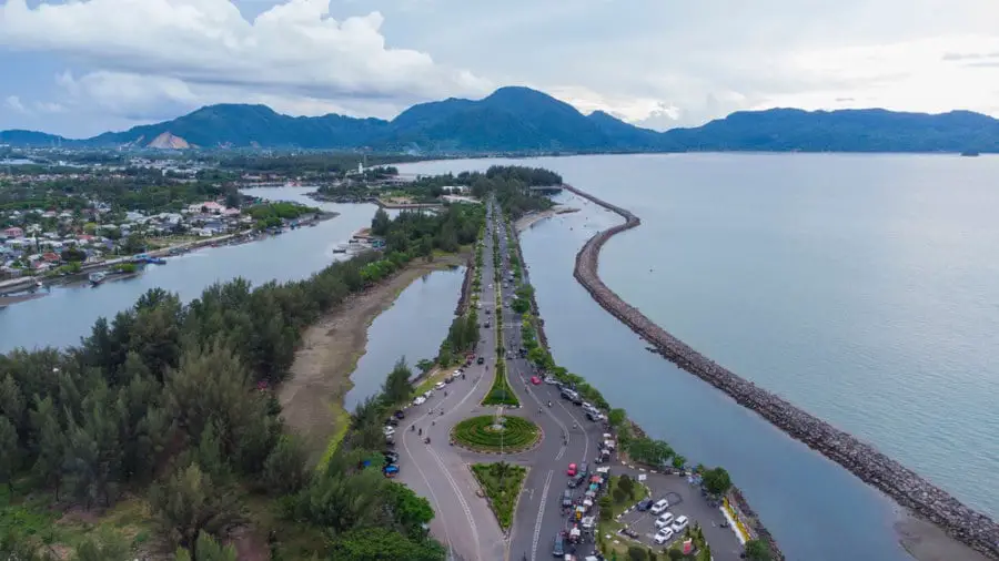 The beauty of Ulee Lheue beach, Banda Aceh, is one of the city's tourist destinations