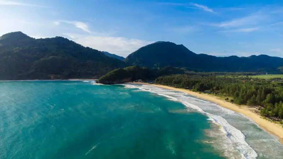 The beautiful Lampuuk beach is perfect for a family vacation. Lampuuk Beach - The Best Surfing Attraction In Aceh