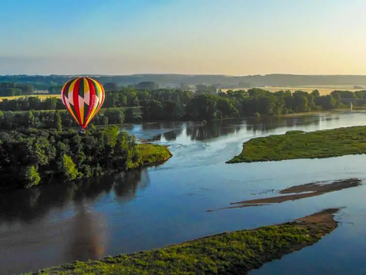 How to fly over the castles of the Loire in a hot air balloon?