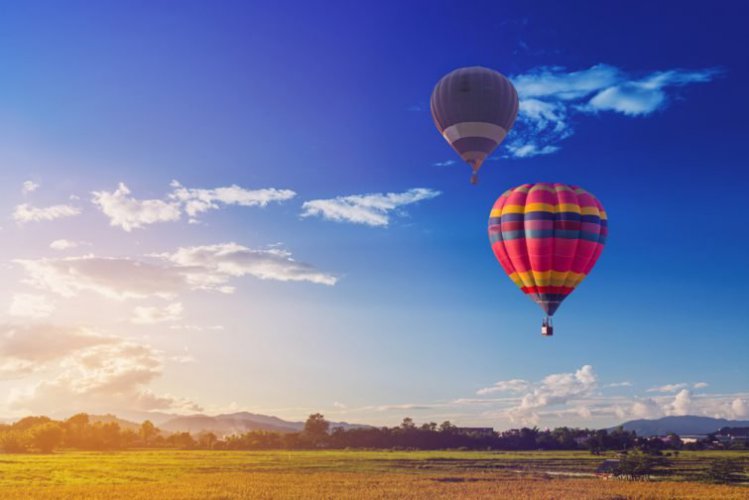 Hot-air-balloon-flight-in-regional-park-of-ardennes